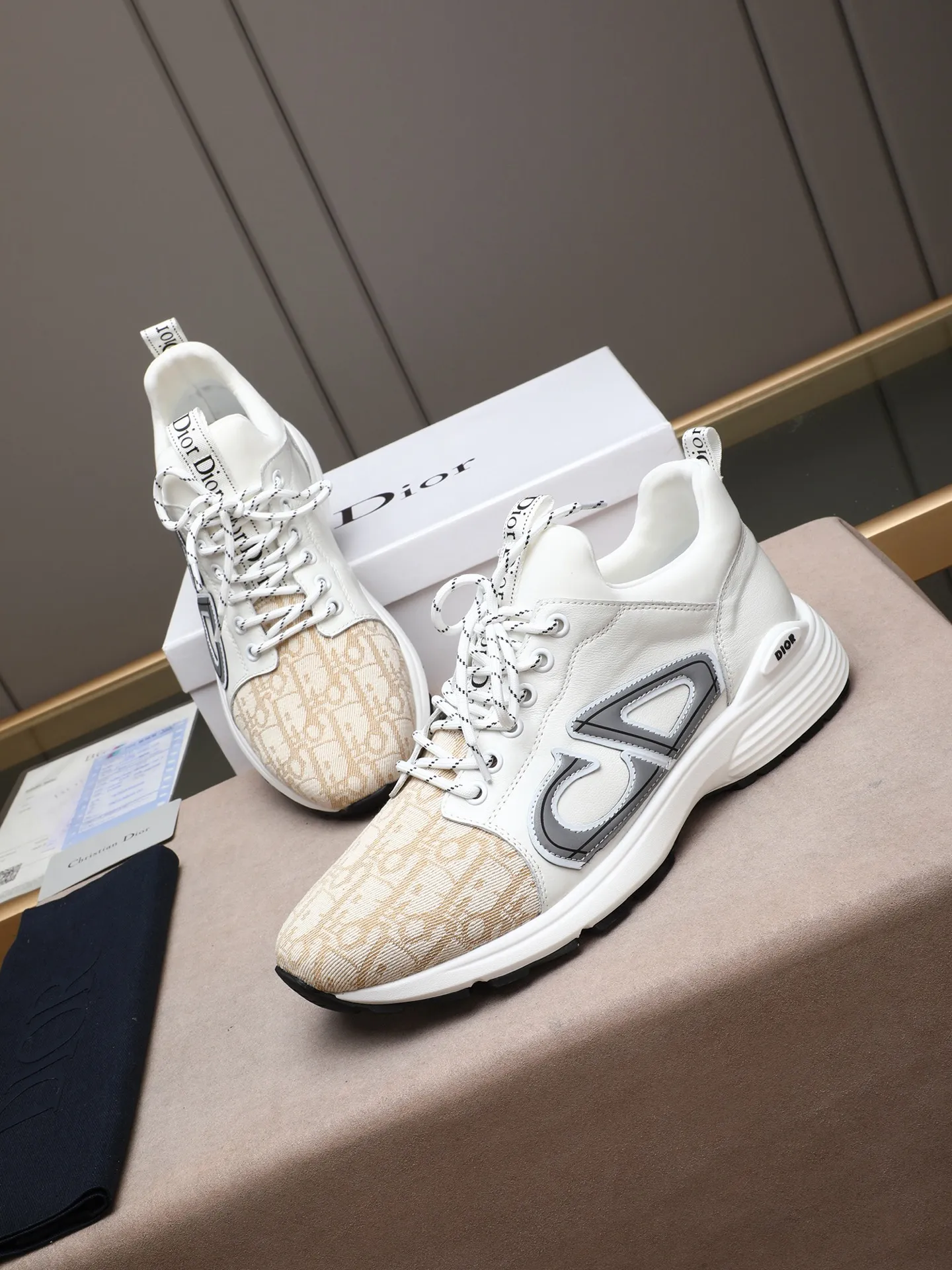 Men's shoes 💰460 💰Dior [Dior] 😘😘High-end series of casual men's shoes, simple and elegant👍👍👍The upper is made of first-layer genuine leather spliced ​​with Dior's special material [sun][sun]; imported first-layer sheepskin lining; special outsole, wear-resistant, lightweight, the overall design is harmonious and unified without lacking personality 👣🌟✨You deserve it! 5 colors😍Sizes 38~44. (45 custom-made) The picture above is a big seller🔥🔥🔥